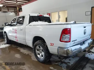 2022 Ram 1500 Big Horn z VIN 1C6SRFMT7NN367274, wystawiony jako IAAI lot #41624816 z przebiegiem 96 996 mil mil oraz . Historia ofert i sprzedaży dostępna na DreamBid. Obrazek 3.