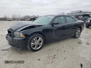2013 Dodge Charger SXT z VIN 2C3CDXJG1DH678753, wystawiony jako Copart lot #50036355 z przebiegiem 161 158 mil mil oraz Czysty tytuł • Clean title. Historia ofert i sprzedaży dostępna na DreamBid. Obrazek 1.
