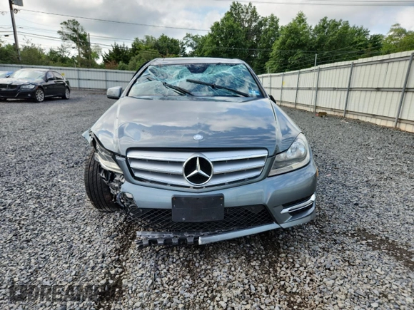 2012 Mercedes-Benz C 300 Sport с VIN WDDGF8BB6CA709434, выставлен на аукционе Copart как лот 63976735 с пробегом 119 658 миль миль и Списание • Salvage title. История ставок и продаж доступна на DreamBid. Изображение 5.