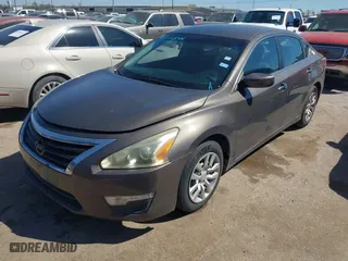 2015 Nissan Altima 2.5 with VIN 1N4AL3AP2FN301492, listed as a IAAI auction lot 41820546 with 147,567 mi miles. Bid and sale history available at carsss.com. Image 2.