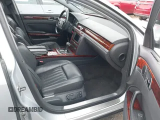 2005 Volkswagen Phaeton z VIN WVWBH03D858004483, wystawiony jako IAAI lot #41412475 z przebiegiem 146 072 mil mil oraz . Historia ofert i sprzedaży dostępna na DreamBid. Obrazek 5.