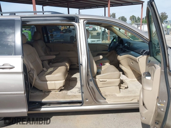 2005 Honda Odyssey EX-L z VIN 5FNRL38615B407908, wystawiony jako IAAI lot #42076045 z przebiegiem 170 950 mil mil oraz . Historia ofert i sprzedaży dostępna na DreamBid. Obrazek 8.