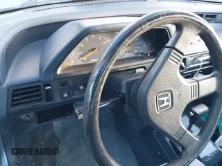 1986 Honda Civic z VIN JHMAK7439GS063929, wystawiony jako IAAI lot #41594413 z przebiegiem Nie podano mil oraz . Historia ofert i sprzedaży dostępna na DreamBid. Obrazek 7.