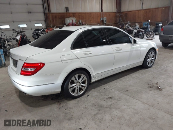 2013 Mercedes-Benz C 300 Sport с VIN WDDGF8AB3DA859410, выставлен на аукционе IAAI как лот 42522407 с пробегом 110 502 миль миль и . История ставок и продаж доступна на DreamBid. Изображение 4.