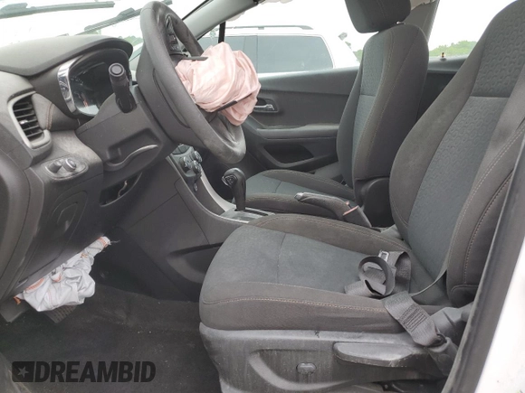 2020 Chevrolet Trax LS with VIN KL7CJKSB8LB058612, listed as a Copart auction lot 56024275 with 26,948 mi miles and Salvage Title. Bid and sale history available at DreamBid. Image 7.