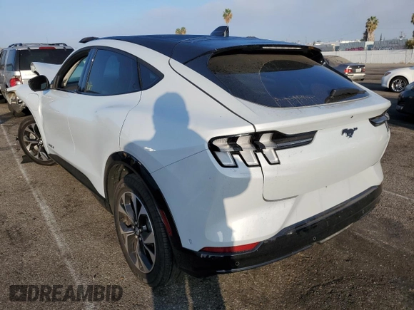 2022 Ford Mustang Mach-E Premium z VIN 3FMTK3R79NMA24032, wystawiony jako Copart lot #64334882 z przebiegiem Nie podano mil oraz . Historia ofert i sprzedaży dostępna na DreamBid. Obrazek 3.