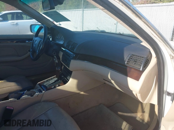 2005 BMW 3 Series 330i with VIN WBAEV53425KM42421, listed as a IAAI auction lot 41001073 with 188,472 mi miles and . Bid and sale history available at carsss.com. Image 5.