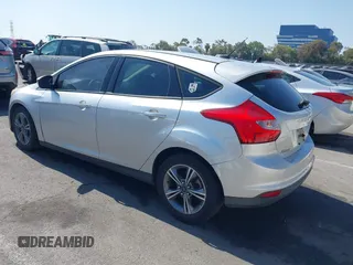 2014 Ford Focus SE z VIN 1FADP3K28EL254693, wystawiony jako IAAI lot #42280155 z przebiegiem 126 250 mil mil oraz . Historia ofert i sprzedaży dostępna na DreamBid. Obrazek 3.