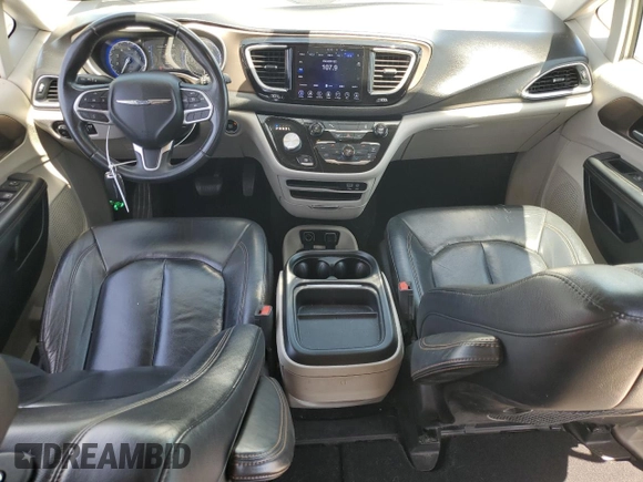 2017 Chrysler Pacifica Touring L with VIN 2C4RC1BG1HR539758, listed as a Copart auction lot 53117135 with 130,628 mi miles and Clean Title. Bid and sale history available at DreamBid. Image 8.