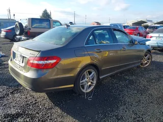 2013 Mercedes-Benz E-Class E 350 Luxury with VIN WDDHF8JB5DA761838, listed as a IAAI auction lot 41378582 with 1 mi miles. Bid and sale history available at carsss.com. Image 4.