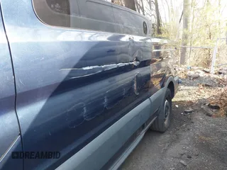 2018 Ford Transit XL z VIN 1FDZX2CM3JKB08238, wystawiony jako IAAI lot #41645406 z przebiegiem 12 733 mil mil oraz . Historia ofert i sprzedaży dostępna na DreamBid. Obrazek 18.