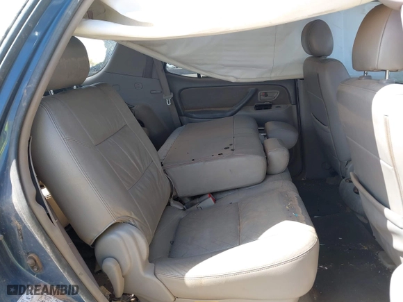 2005 Toyota Sequoia SR5 with VIN 5TDZT34A55S246422, listed as a IAAI auction lot 41965618 with 200,950 mi miles. Bid and sale history available at carsss.com. Image 8.
