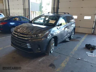 2017 Toyota Highlander Limited with VIN 5TDDZRFH6HS421769, listed as a IAAI auction lot 40526495 with 134,608 mi miles. Bid and sale history available at carsss.com. Image 18.