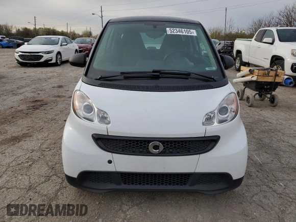 2014 Smart fortwo Pure z VIN WMEEJ3BA0EK757231, wystawiony jako Copart lot #52346105 z przebiegiem 142 976 mil mil oraz Czysty tytuł • Clean title. Historia ofert i sprzedaży dostępna na DreamBid. Obrazek 5.
