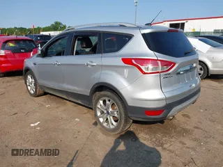 2015 Ford Escape Titanium z VIN 1FMCU0J90FUC02039, wystawiony jako IAAI lot #42369882 z przebiegiem 156 287 mil mil oraz . Historia ofert i sprzedaży dostępna na DreamBid. Obrazek 3.