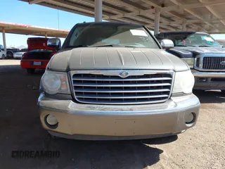 2008 Chrysler Aspen Limited z VIN 1A8HX58238F106509, wystawiony jako IAAI lot #41832209 z przebiegiem 140 335 mil mil oraz . Historia ofert i sprzedaży dostępna na DreamBid. Obrazek 6.