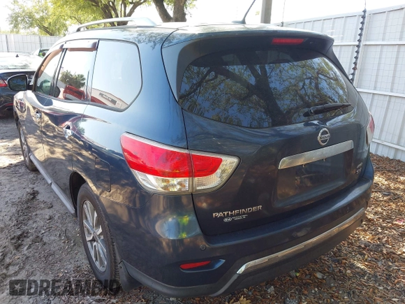 2013 Nissan Pathfinder SV with VIN 5N1AR2MM5DC626081, listed as a IAAI auction lot 41977979 with 140,933 mi miles. Bid and sale history available at carsss.com. Image 3.
