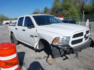 2015 Ram 1500 Express z VIN 1C6RR7KT4FS619797, wystawiony jako IAAI lot #42106537 z przebiegiem 90 122 mil mil oraz . Historia ofert i sprzedaży dostępna na DreamBid. Obrazek 1.