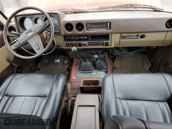 1984 Toyota Land Cruiser z VIN JT3FJ60G7E1114123, wystawiony jako Copart lot #82696534 z przebiegiem 217 999 mil mil oraz Czysty tytuł • Clean title. Historia ofert i sprzedaży dostępna na DreamBid. Obrazek 8.