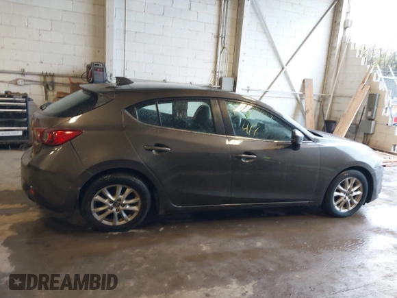 2015 Mazda 3 i Grand Touring z VIN JM1BM1M70F1222597, wystawiony jako IAAI lot #41960987 z przebiegiem 40 841 mil mil oraz . Historia ofert i sprzedaży dostępna na DreamBid. Obrazek 13.