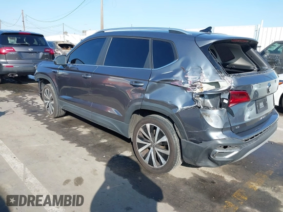 2022 Volkswagen Taos SE z VIN 3VVTX7B2XNM073480, wystawiony jako IAAI lot #41593882 z przebiegiem 93 363 mil mil oraz . Historia ofert i sprzedaży dostępna na DreamBid. Obrazek 3.