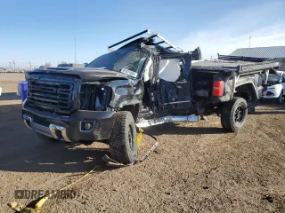 2019 GMC Sierra 3500HD Denali z VIN 1GT42WEY1KF245998, wystawiony jako Copart lot #81811094 z przebiegiem Nie podano mil oraz Szkody całkowita. Historia ofert i sprzedaży dostępna na DreamBid. Obrazek 1.