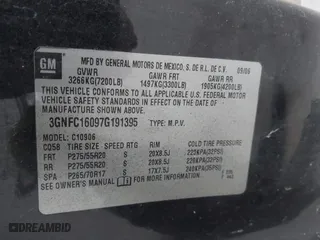2007 Chevrolet Suburban LT with VIN 3GNFC16097G191395, listed as a IAAI auction lot 41683775 with 274,232 mi miles. Bid and sale history available at carsss.com. Image 9.