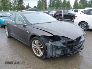 2014 Tesla Model S 60 z VIN 5YJSA1H17EFP37388, wystawiony jako IAAI lot #42338937 z przebiegiem 102 319 mil mil oraz . Historia ofert i sprzedaży dostępna na DreamBid. Obrazek 1.