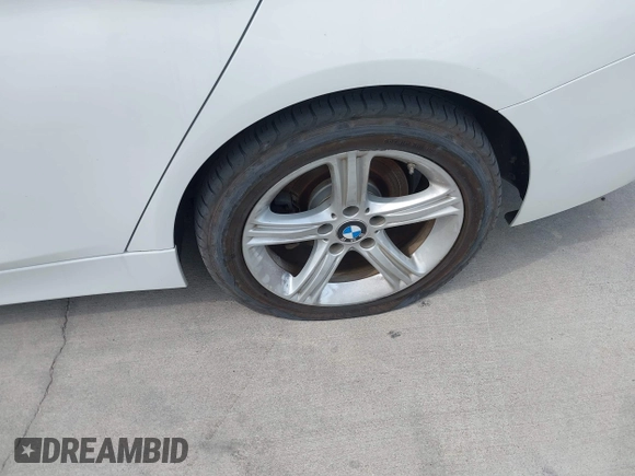 2015 BMW 3 Series 320i с VIN WBA3B1G5XFNT05271, выставлен на аукционе IAAI как лот 42049799 с пробегом 125 437 миль миль и . История ставок и продаж доступна на DreamBid. Изображение 19.