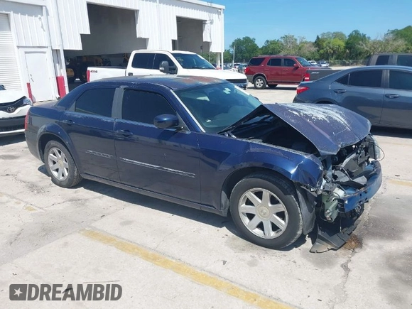 2005 Chrysler 300 with VIN 2C3JA53G25H167944, listed as a IAAI auction lot 41963114 with 196,635 mi miles. Bid and sale history available at carsss.com. Image 1.