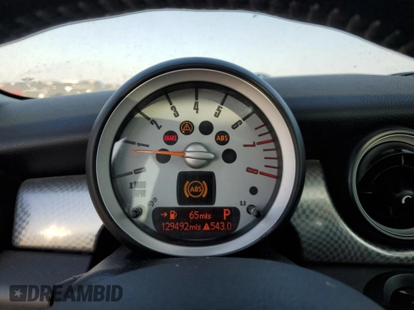2008 MINI Hardtop S with VIN WMWMF73518TV37788, listed as a Copart auction lot 43119535 with 129,492 mi miles and Salvage Title. Bid and sale history available at DreamBid. Image 9.