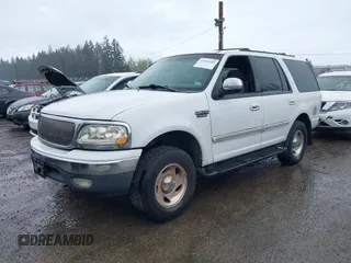 1999 Ford Expedition XLT z VIN 1FMPU18L5XLA15931, wystawiony jako IAAI lot #41952949 z przebiegiem 197 134 mil mil oraz . Historia ofert i sprzedaży dostępna na DreamBid. Obrazek 2.