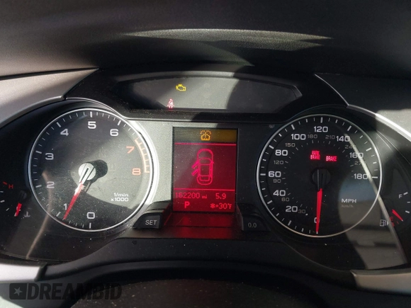 2010 Audi A4 Premium Plus z VIN WAUFFAFL2AN031638, wystawiony jako IAAI lot #41479290 z przebiegiem 162 200 mil mil oraz . Historia ofert i sprzedaży dostępna na DreamBid. Obrazek 7.