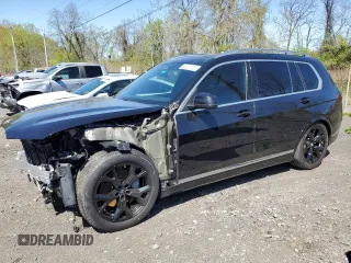 2024 BMW X7 xDrive40i z VIN 5UX23EM09R9T85217, wystawiony jako Copart lot #55027125 z przebiegiem 30 337 mil mil oraz Szkody całkowita. Historia ofert i sprzedaży dostępna na DreamBid. Obrazek 1.
