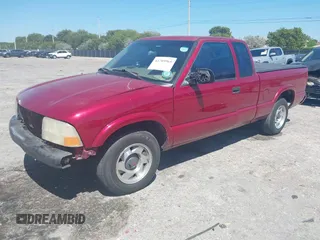 2000 GMC Sonoma SLS with VIN 1GTCS1952YK258239, listed as a IAAI auction lot 41789965 with 151,639 mi miles. Bid and sale history available at carsss.com. Image 2.