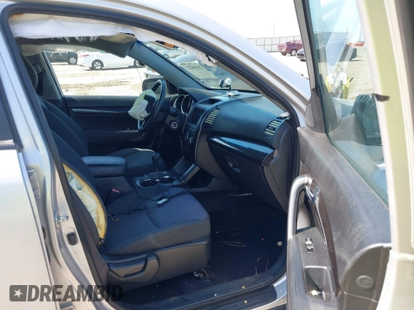 2012 Kia Sorento LX with VIN 5XYKT3A17CG216046, listed as a IAAI auction lot 39268223 with 188,886 mi miles. Bid and sale history available at carsss.com. Image 5.