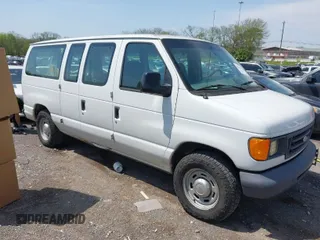 2006 Ford Econoline Passenger XL with VIN 1FMRE11WX6DA34316, listed as a IAAI auction lot 42035725 with 235,638 mi miles. Bid and sale history available at carsss.com. Image 1.