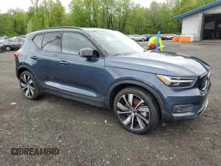 2022 Volvo XC40 Twin Plus z VIN YV4ED3UR2N2674275, wystawiony jako Copart lot #55912995 z przebiegiem Nie podano mil oraz Tytuł czysty. Historia ofert i sprzedaży dostępna na DreamBid. Obrazek 4.