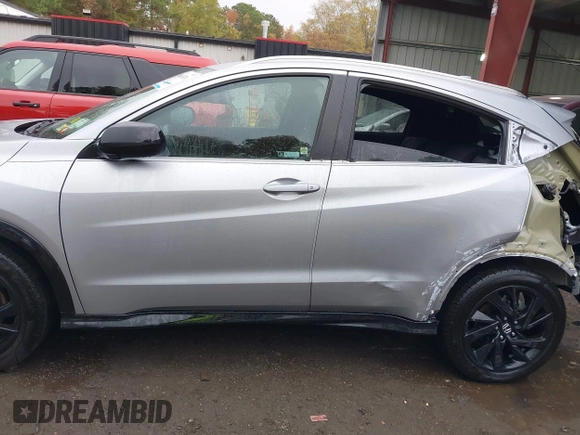 2022 Honda HR-V Sport with VIN 3CZRU6H18NM774913, listed as a IAAI auction lot 40843376 with 14,351 mi miles. Bid and sale history available at carsss.com. Image 15.