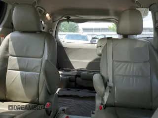 2017 Toyota Sienna XLE Auto Access Seat z VIN 5TDYZ3DC3HS864516, wystawiony jako Copart lot #61470965 z przebiegiem 110 596 mil mil oraz Szkoda całkowita • Salvage title. Historia ofert i sprzedaży dostępna na DreamBid. Obrazek 10.