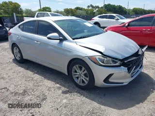 2018 Hyundai Elantra SE z VIN KMHD74LF3JU504083, wystawiony jako IAAI lot #42155620 z przebiegiem 74 648 mil mil oraz . Historia ofert i sprzedaży dostępna na DreamBid. Obrazek 1.
