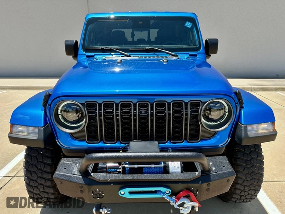 2024 Jeep Gladiator Sport S with VIN 1C6HJTAG0RL123040, listed as a IAAI auction lot 42628429 with 15,046 mi miles and . Bid and sale history available at DreamBid. Image 11.