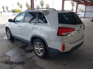 2015 Kia Sorento LX with VIN 5XYKTCA6XFG560437, listed as a IAAI auction lot 42009024 with 191,811 mi miles. Bid and sale history available at carsss.com. Image 3.