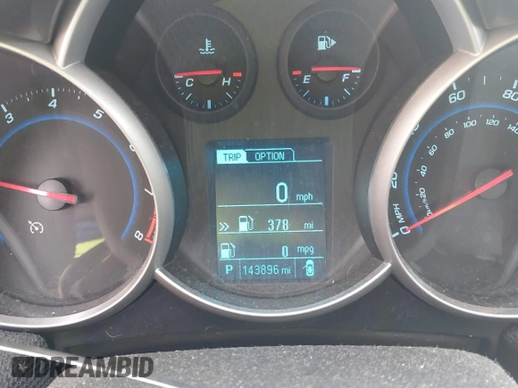 2014 Chevrolet Cruze 1LT z VIN 1G1PC5SB3E7242029, wystawiony jako IAAI lot #42404193 z przebiegiem 143 896 mil mil oraz . Historia ofert i sprzedaży dostępna na DreamBid. Obrazek 7.