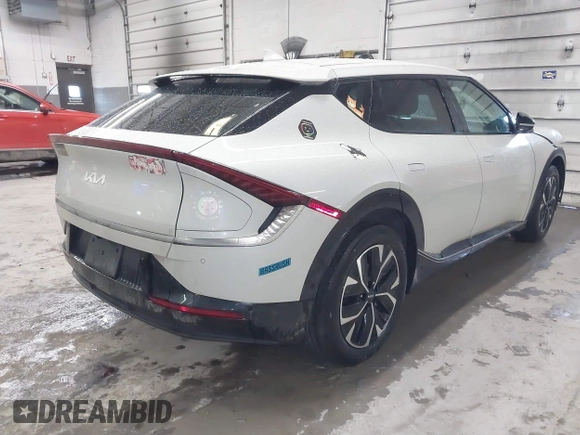 2022 Kia EV6 Wind z VIN KNDC3DLC5N5088331, wystawiony jako IAAI lot #41683097 z przebiegiem 37 380 mil mil oraz . Historia ofert i sprzedaży dostępna na DreamBid. Obrazek 4.