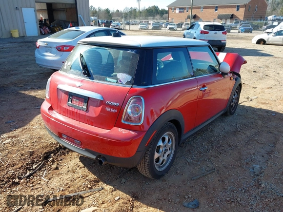 2013 MINI Hardtop z VIN WMWSU3C53DT546962, wystawiony jako IAAI lot #41355332 z przebiegiem 82 041 mil mil oraz . Historia ofert i sprzedaży dostępna na DreamBid. Obrazek 4.