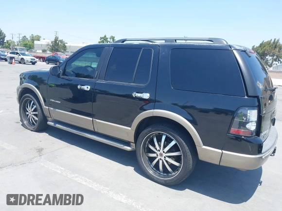 2002 Ford Explorer Eddie Bauer z VIN 1FMDU74E42ZC47584, wystawiony jako IAAI lot #42456721 z przebiegiem 141 518 mil mil oraz . Historia ofert i sprzedaży dostępna na DreamBid. Obrazek 3.