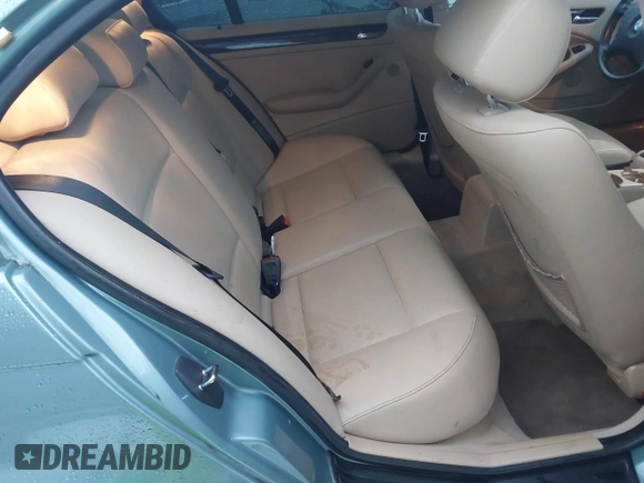 2005 BMW 3 Series 325i with VIN WBAEV33475KW16987, listed as a IAAI auction lot 41353913 with 211,222 mi miles. Bid and sale history available at carsss.com. Image 8.