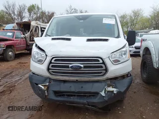 2018 Ford Transit z VIN 1FTYR1ZM6JKB17933, wystawiony jako IAAI lot #41777624 z przebiegiem 225 123 mil mil oraz . Historia ofert i sprzedaży dostępna na DreamBid. Obrazek 12.