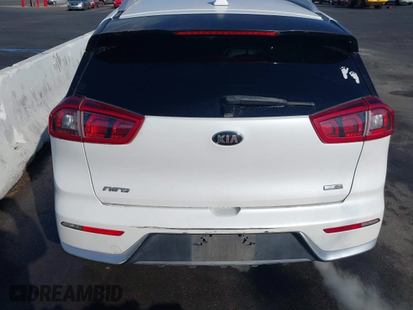 2017 Kia Niro LX with VIN KNDCB3LC6H5044078, listed as a IAAI auction lot 41466190 with 194,146 mi miles. Bid and sale history available at carsss.com. Image 6.